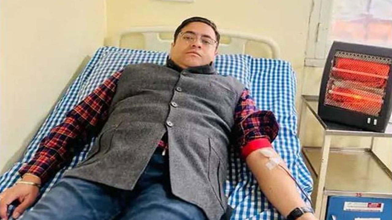 DC विशेष सारंगल ने पेश की इंसानियत की मिसाल, रक्तदान कर 85 वर्षीय महिला की बचाई जान !