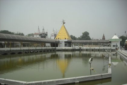 जालंधर में देवी तालाब मंदिर के सरोवर से मिला शव, मचा हड़कंप, मौके पर पहुंची पुलिस !