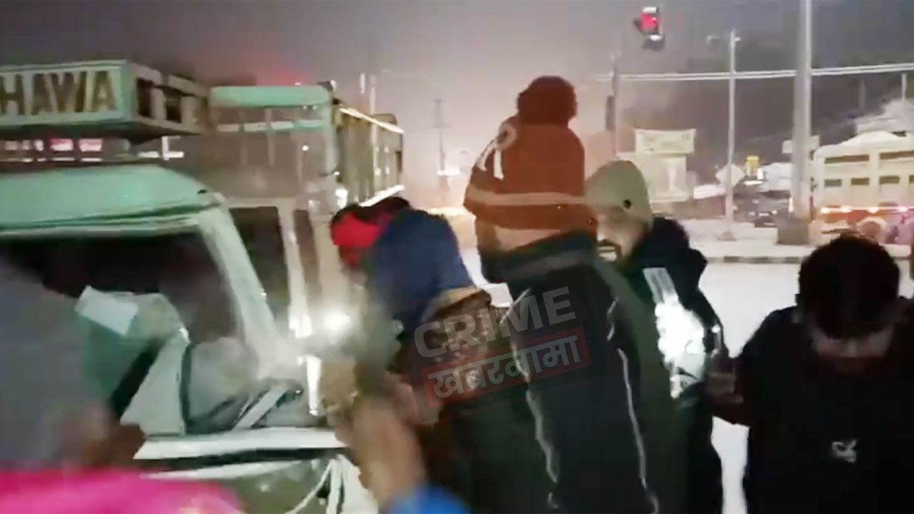 जालंधर में दर्दनाक सड़क हादसा, गाड़ी में ही बुरी तरह फंसे 3 लोग, राहगीरों ने दरवाजा तोड़कर निकला बाहर !