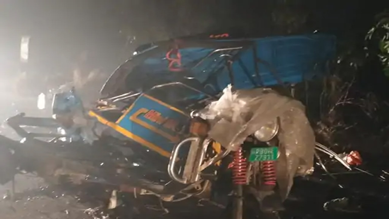 Jalandhar News : सवारियों से भरी ई रिक्शा को रौंदते हुए ले गयी तेज रफ्तार ऑडी कार, हादसे में 3 की मौत 2 की हालत गंभीर !