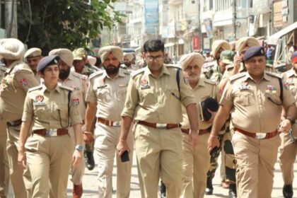 लोकसभा चुनाव को लेकर जालंधर देहात पुलिस ने करतारपुर इलाके में निकाला फ्लैग मार्च
