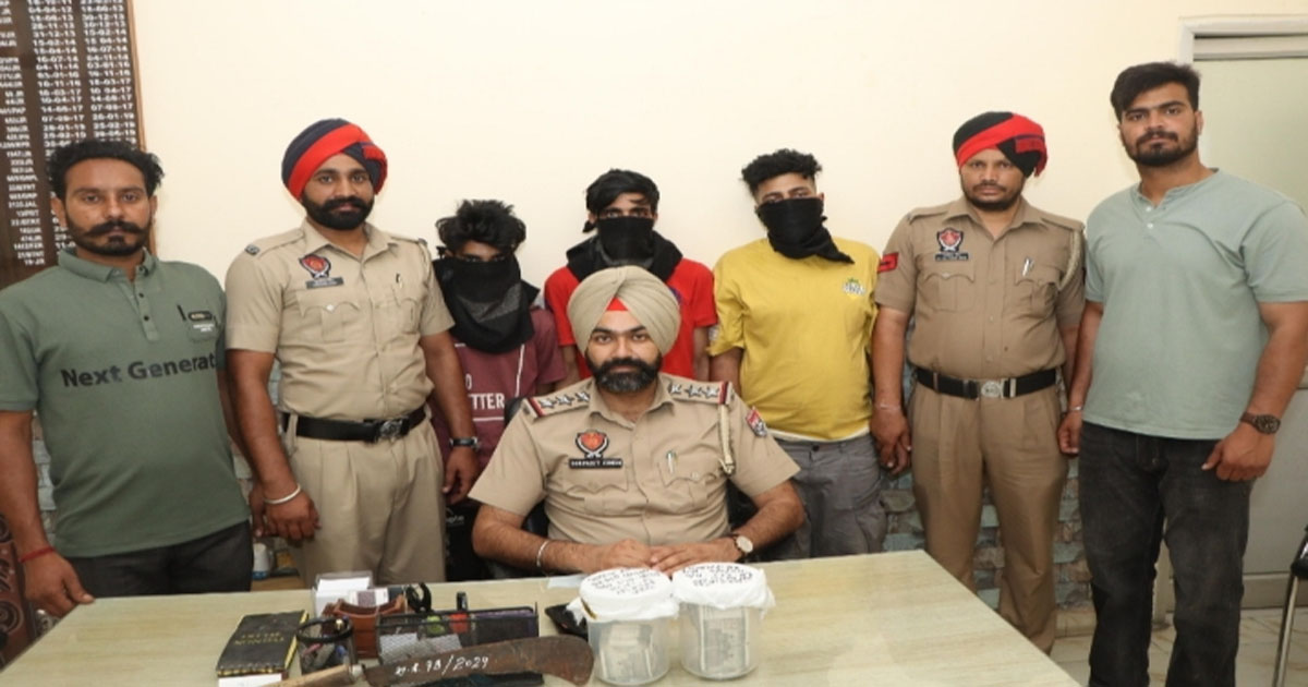 कमिश्नरेट पुलिस ने लूटपाट, स्नैचिंग मामले में 3 आरोपियों को किया गिरफ्तार , नकदी/ऑटो रिक्शा सहित अन्य सामान बरामद !