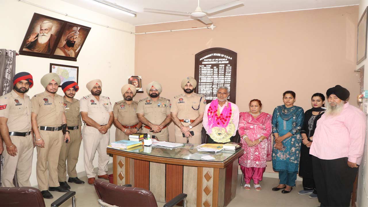 पुलिस आयुक्त स्वप्न शर्मा ने सेवानिवृत्त अधिकारी की इच्छा की पूरी, उसके पैतृक गांव तक पहुंचने के लिए पुलिस एस्कॉर्ट उपलब्ध कराई