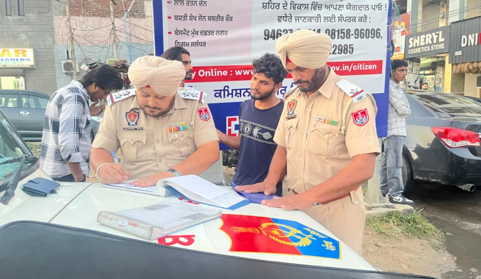 कमिश्नरेट पुलिस ने यातायात नियमों का उल्लंघन करने वालों के खिलाफ अभियान को किया तेज, 20 वाहनों के काटे चालान