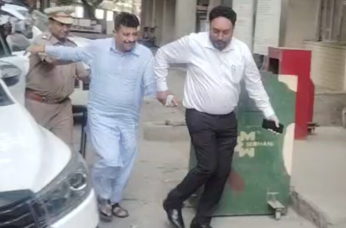 झूठे नोटिस भेजकर वसूली का आरोप, रमन अरोड़ा की न्यायिक हिरासत बढ़ी, बेटे की भी जमानत याचिका खारिज