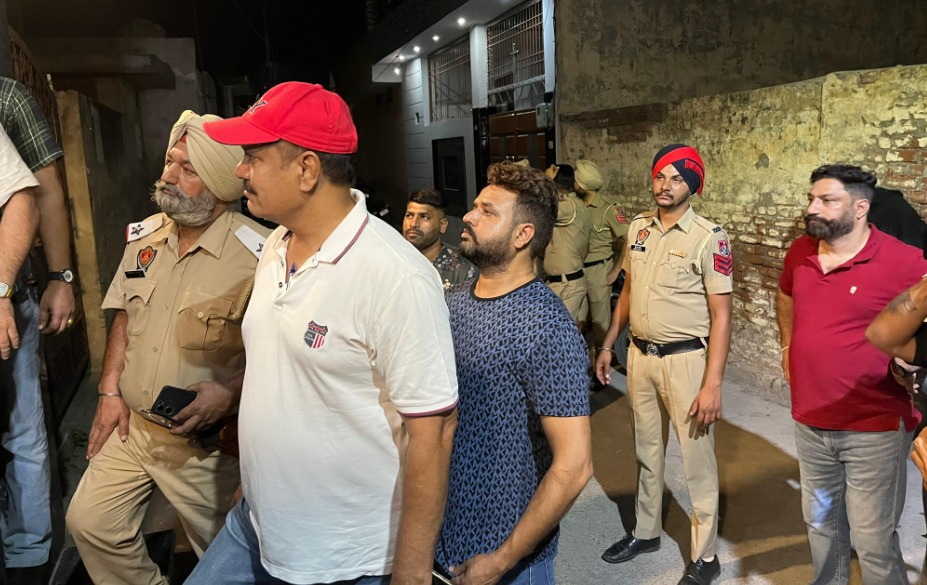 जालंधर में दहशत: फिरौती ना देने पर गैंगस्टरों ने घर पर बरसाईं गोलियां, CCTV में कैद हुई वारदात