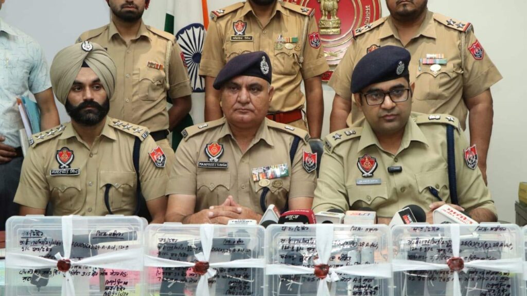 जालंधर में गैं/ग/स्टर सोनू खत्री के 5 साथी गिरफ्तार, भारी मात्रा में हथियार बरामद