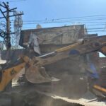 War on drugs: जालंधर में नशा तस्कर के घर पर चला बुलडोजर