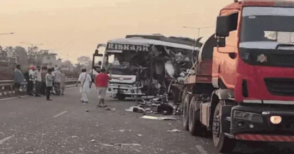 पंजाब में बड़ा हादसा, खड़े ट्राले से टकराई तीर्थयात्रियों से भरी बस, 2 की मौत 15 से अधिक घायल