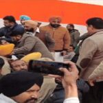 कांग्रेस की मीटिंग में हंगामा ! अमृतसर से सांसद गुरजीत सिंह औजला और पंजाब के पूर्व डिप्टी सीएम ओपी सोनी समर्थकों के बीच झड़प, पढ़ें