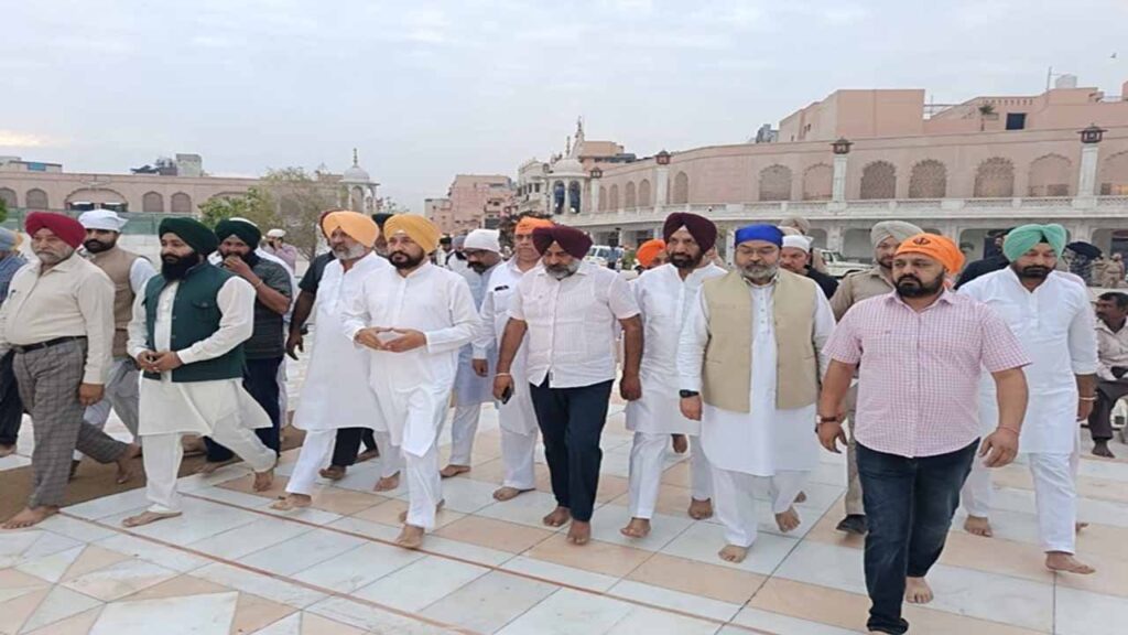 चरणजीत सिंह चन्नी पर कांग्रेस ने जताया भरोसा, जालंधर सीट से टिकट मिलने के बाद माथा टेकने के लिए दरबार साहिब पहुंचे !