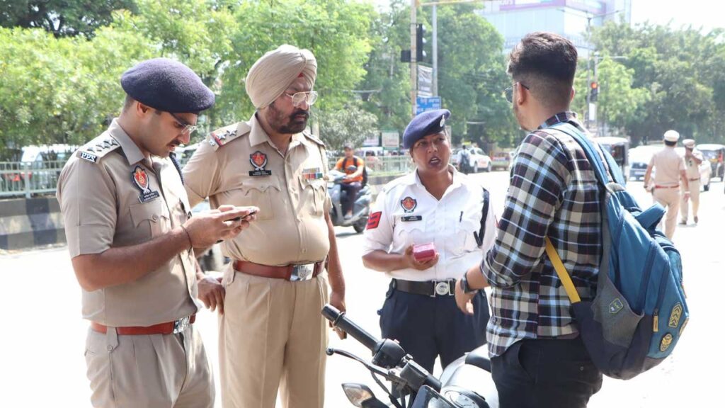 कमिश्नरेट पुलिस ने यातायात उल्लंघन करने वालों के खिलाफ ई-चालान अभियान किया तेज