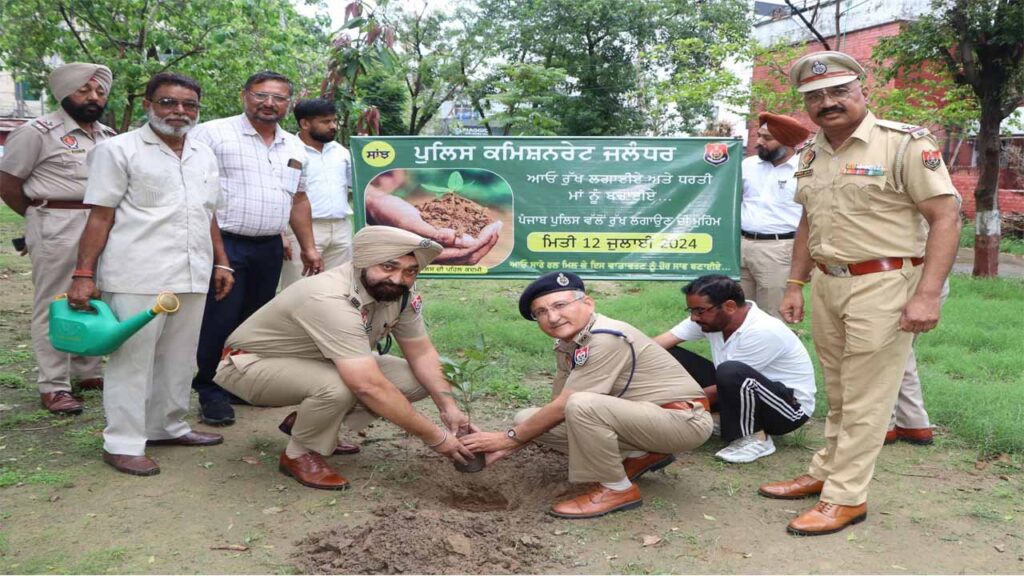 कमिश्नरेट पुलिस जालंधर द्वारा शुरू किया गया पर्यावरण अनुकूल अभियान, पर्यावरण संरक्षण को बढ़ावा देने के लिए 400 पेड़ लगाए