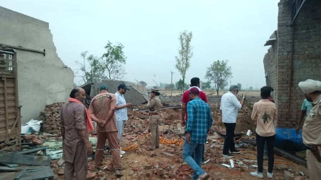 पंजाब में अवैध पटाखा फैक्ट्री में धमाका, 4 की मौत