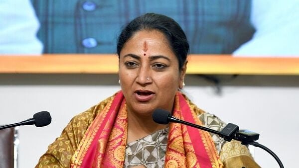 दिल्ली की मुख्यमंत्री रेखा गुप्ता पर हमला, शख्स ने जड़ा थप्पड़