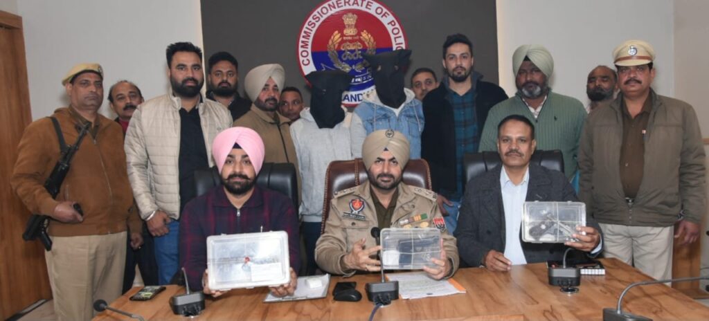 जेल से बाहर आकर कर रहे थे वारदात की तैयारी, क्राइम ब्रांच ने दो आरोपियों को पकड़ा, हथियार बरामद