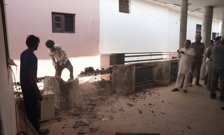 लखनपाल में चला बुलडोजर, नशा तस्करों के अवैध ढांचे ध्वस्त — ‘नशे के खिलाफ युद्ध’ में पंजाब पुलिस की बड़ी कार्रवाई