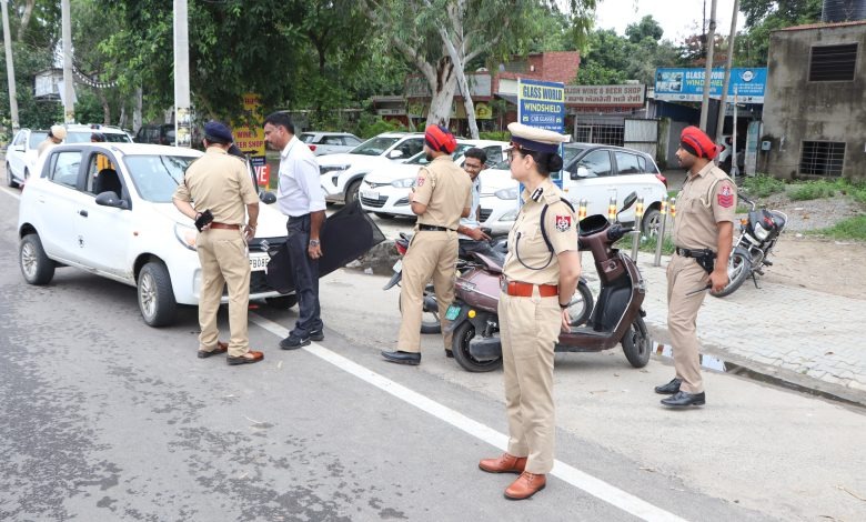 जालंधर: स्वतंत्रता दिवस से पहले पुलिस कमिश्नर का एक्शन मोड, शहरभर में सुरक्षा व्यवस्था का किया निरीक्षण, चेकिंग पॉइंट्स पर दिए निर्देश