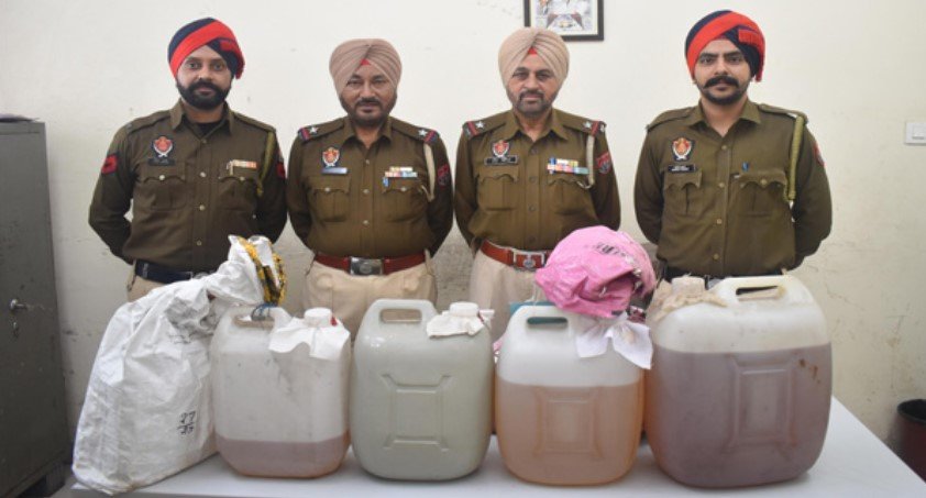 कमिश्नरेट पुलिस ने शराब तस्करी गिरोह का किया भंडाफोड़, 8 पेटी शराब के साथ एक गिरफ्तार