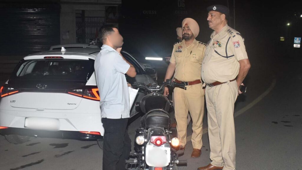 कमिश्नरेट पुलिस जालंधर ने रात में सुरक्षा उपाय में की बढ़ोतरी, रात्रि सुरक्षा अभियान के दौरान संदिग्धों की जांच और पूछताछ