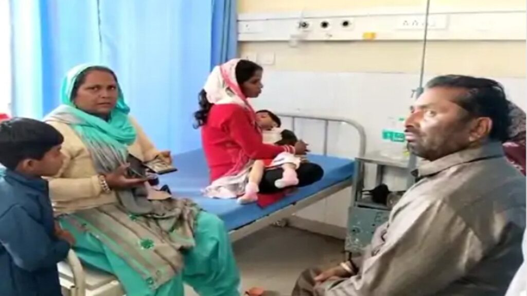 खेलते समय 3 वर्षीय बच्ची के हाथ में फटा मोबाइल, गंभीर रूप से घायल, पढ़ें