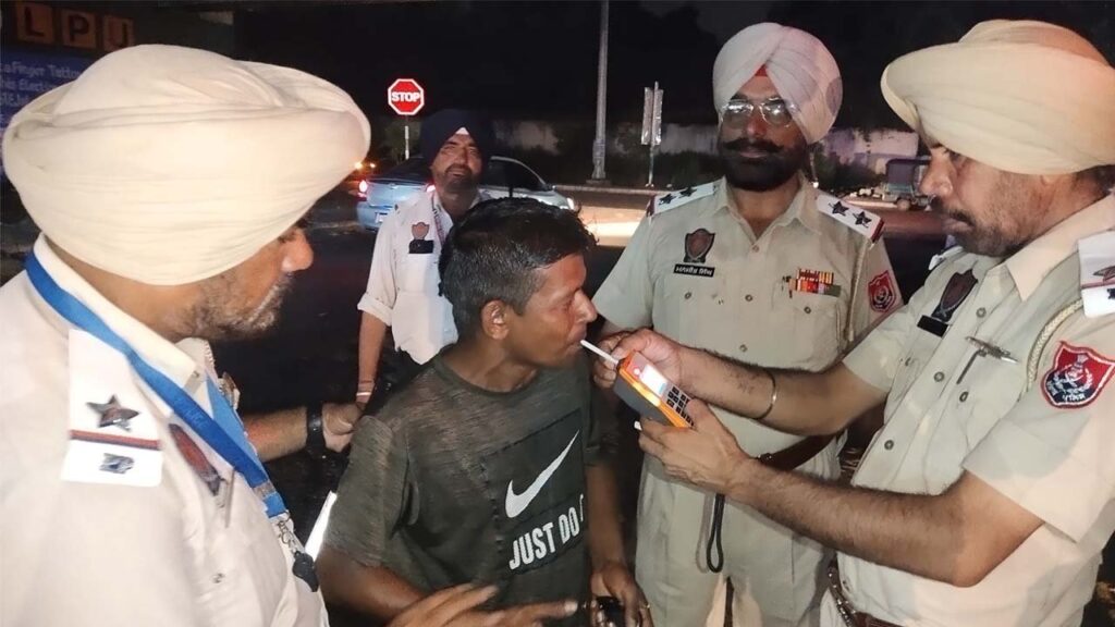 कमिश्नरेट पुलिस ने शराब पीकर गाड़ी चलाने वालों के खिलाफ चलाया अभियान, काटे चालान, पढ़ें