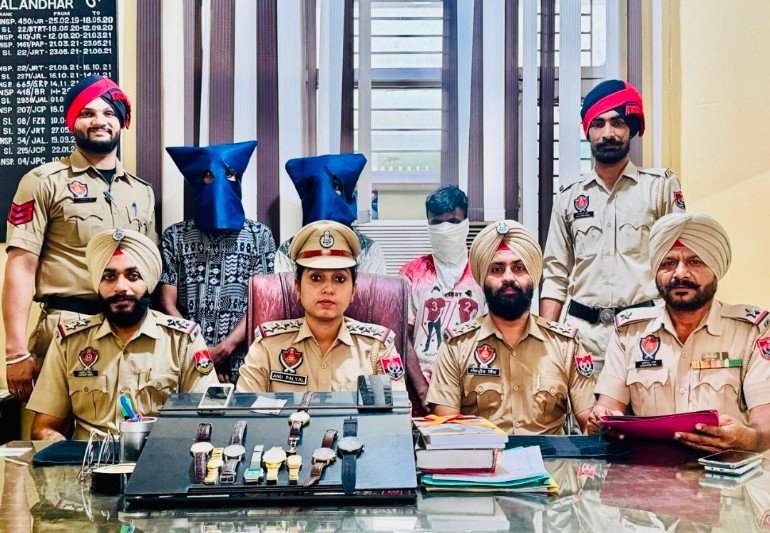 कमिश्नरेट पुलिस ने कीमती सामान के साथ 4 चोरों को किया गिरफ्तार