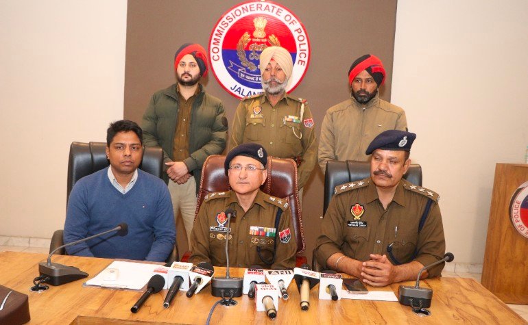 जालंधर: पुलिस ने पकड़ी अवैध हथियार फैक्ट्री, 10 देसी कट्टे बरामद