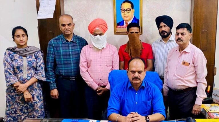 लाखों रुपये की वेतन हेराफेरी मामले में सेवानिवृत्त मुख्य शिक्षक और क्लर्क गिरफ्तार गिरफ्तार, पढ़ें