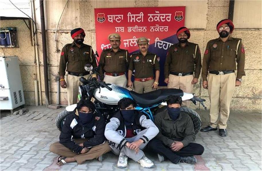 देहात पुलिस को मिली सफलता, वाहन चोरी करने वाले गिरोह का भंडाफोड़, 3 गिरफ्तार