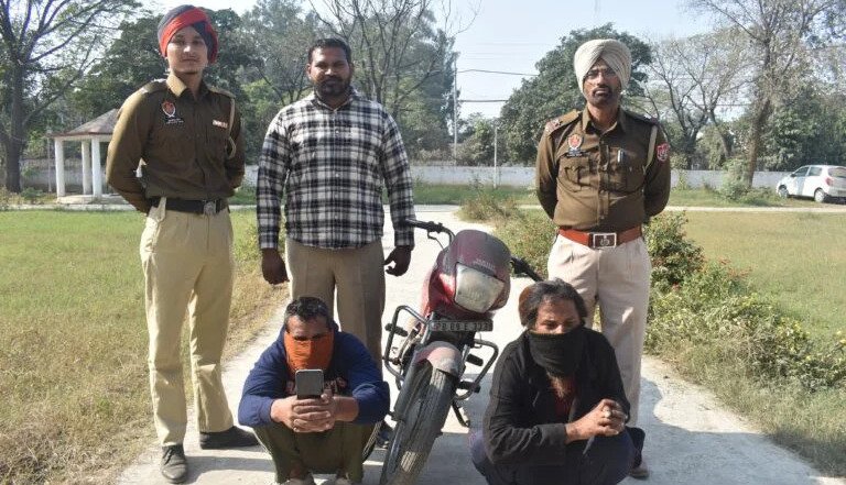 जालंधर: चोरी के मोबाइल और मोटरसाइकिल सहित 02 स्नैचर काबू, पढ़ें