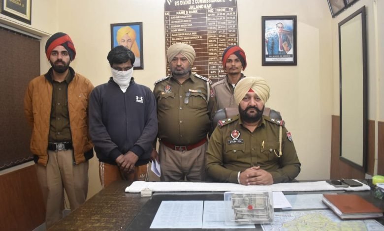 जालंधर कमिश्नरेट पुलिस ने कई चोरियों में शामिल व्यक्ति को गिरफ्तार कर 70,000 रुपये किए बरामद