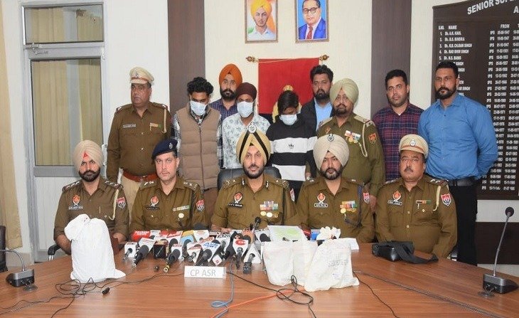 अमृतसर पुलिस ने इंटरनेशनल ड्रग रैकेट का किया भंडाफोड़, 4 किलो हेरोइन बरामद