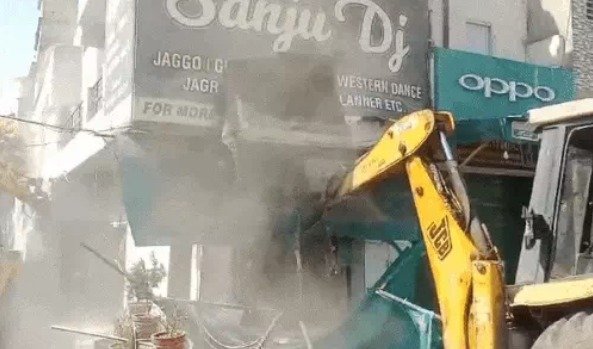 जालंधर में पुलिस का बुलडोजर एक्शन: ड्रग तस्करों के मकान गिराए