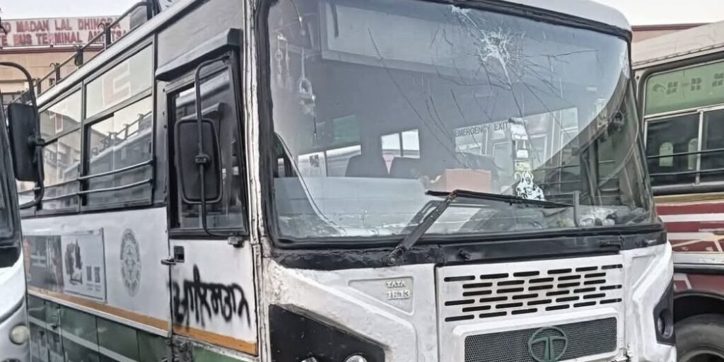 पंजाब में HRTC बसों पर तोड़फोड़, खालिस्तानी नारे लिखे, ड्राइवरों ने जताई नाराजगी