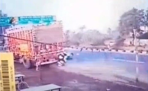 जालंधर में दर्दनाक सड़क हादसा: खड़े ट्रक से टकराई एक्टिवा, दो की मौत, दो घायल