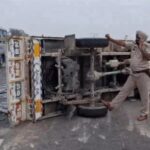 जालंधर में टाइल से भरा पिकअप ट्रक पलटा, 3 की मौत, 3 घायल