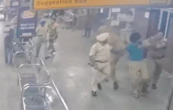जालंधर रेलवे स्टेशन पर निहंग बाणे में युवकों का हंगामा, हथियार लेकर RPF पोस्ट पर हमला