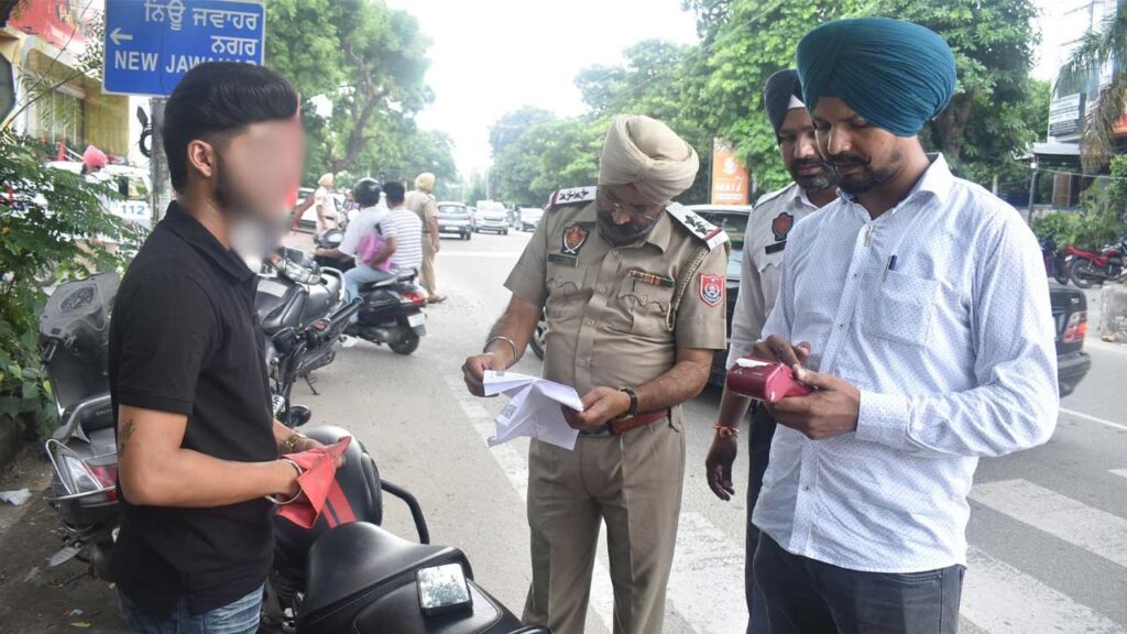कमिश्नरेट पुलिस की नई पहल, नाबालिगों की ड्राइविंग पर रोक, उल्लंघन करने वालों के काटे चालान !