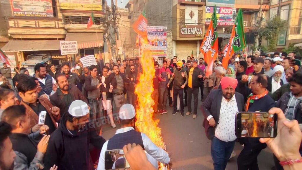 जालंधर मे बढ़ती आपराधिक घटनाओं के खिलाफ भाजपाईयो ने एकत्रित होकर किया प्रदर्शन