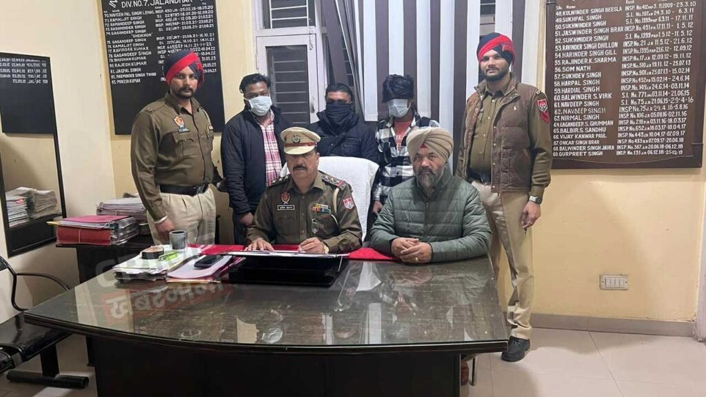 बीड़ी सिगरेट के खोखे को मालिक सहित आग से जलाने के मामले में 03 आरोपी गिरफ्तार