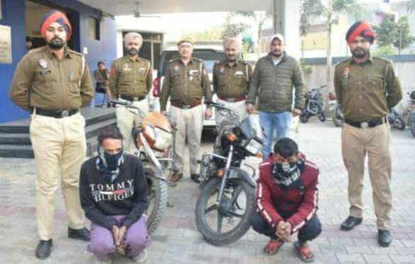 जालंधर कमिश्नरेट पुलिस ने चोरी की बाइक सहित दो आरोपियों को किया काबू