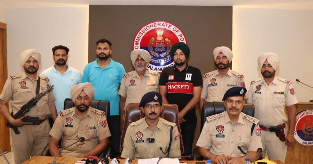 जालंधर कमिश्नरेट पुलिस ने अंतर्राज्यीय लुटेरों के एक गिरोह का भंडाफोड़ किया, सोना और अन्य कीमती सामान समेत 11 गिरफ्तार