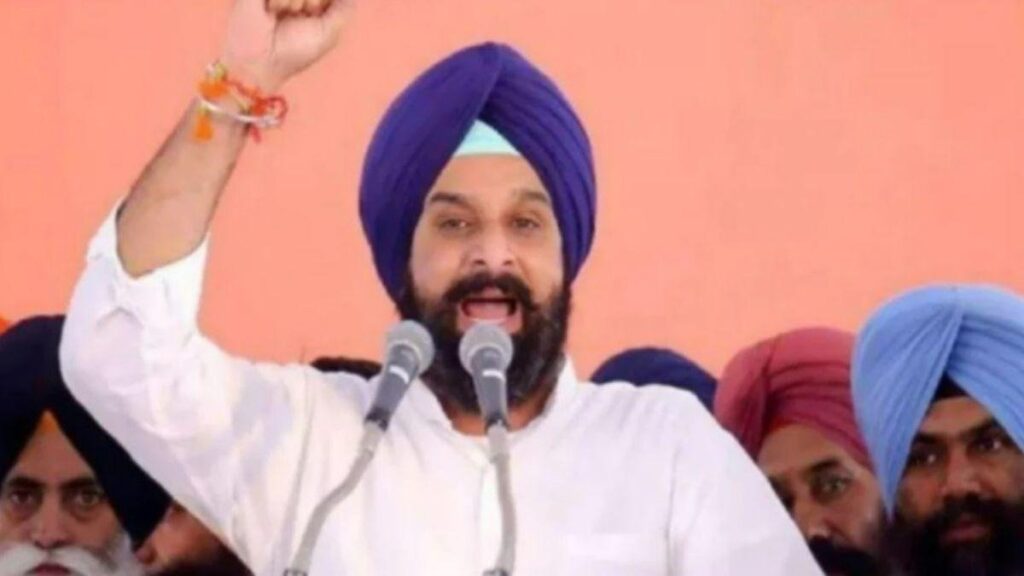 अकाली नेता बिक्रम मजीठिया के घर विजिलेंस ने दी दबिश, जांच जारी
