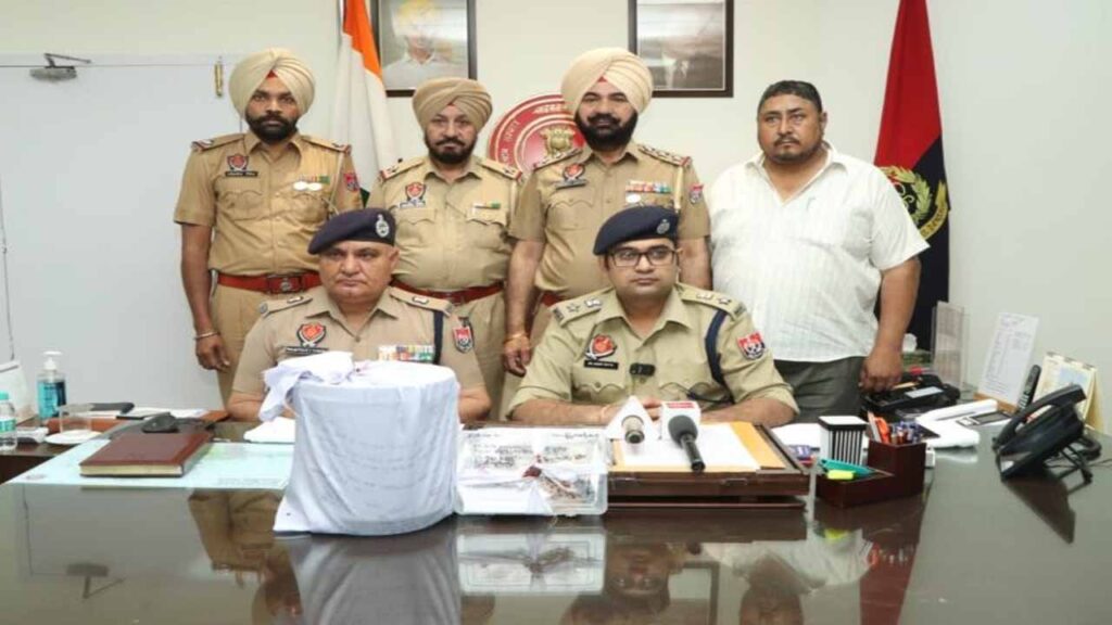देहात पुलिस ने नशीले पदार्थ व हजारों की ड्रग मनी सहित 02 आरोपी पकड़े।