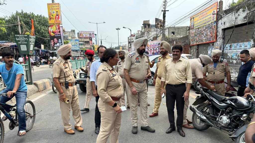 ट्रैफिक नियमों का उल्लंघन करने वालों के खिलाफ जालंधर पुलिस का Action, 13 एफ.आई.आर 493 के काटे चालान 499 को नोटिस जारी, पढ़ें