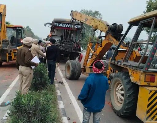 जालंधर में दर्दनाक हादसा, 2 लोगों की मौत, 11 गंभीर घायल, पढ़ें