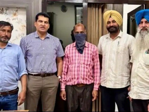 विजिलेंस ने ट्रांसफॉर्मर लगाने की एवज में रिश्वत मांगने वाला JE को किया गिरफ्तार