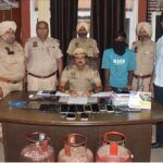 कमिश्नरेट पुलिस ने चोरी और लूटपाट में शामिल एक व्यक्ति को किया गिरफ्तार, 15 मोबाइल फोन, 3 गैस सिलेंडर और एक मोटरसाइकिल बरामद।