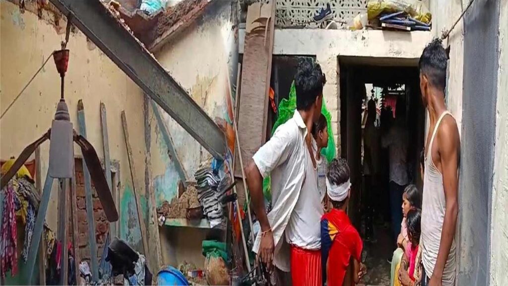 जालंधर के इस इलाके में मकान की गिरी छत, 4 जख्मी